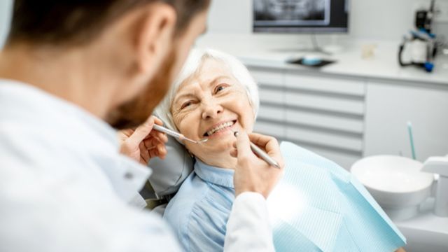 chăm sóc răng miệng cho người cao tuổi